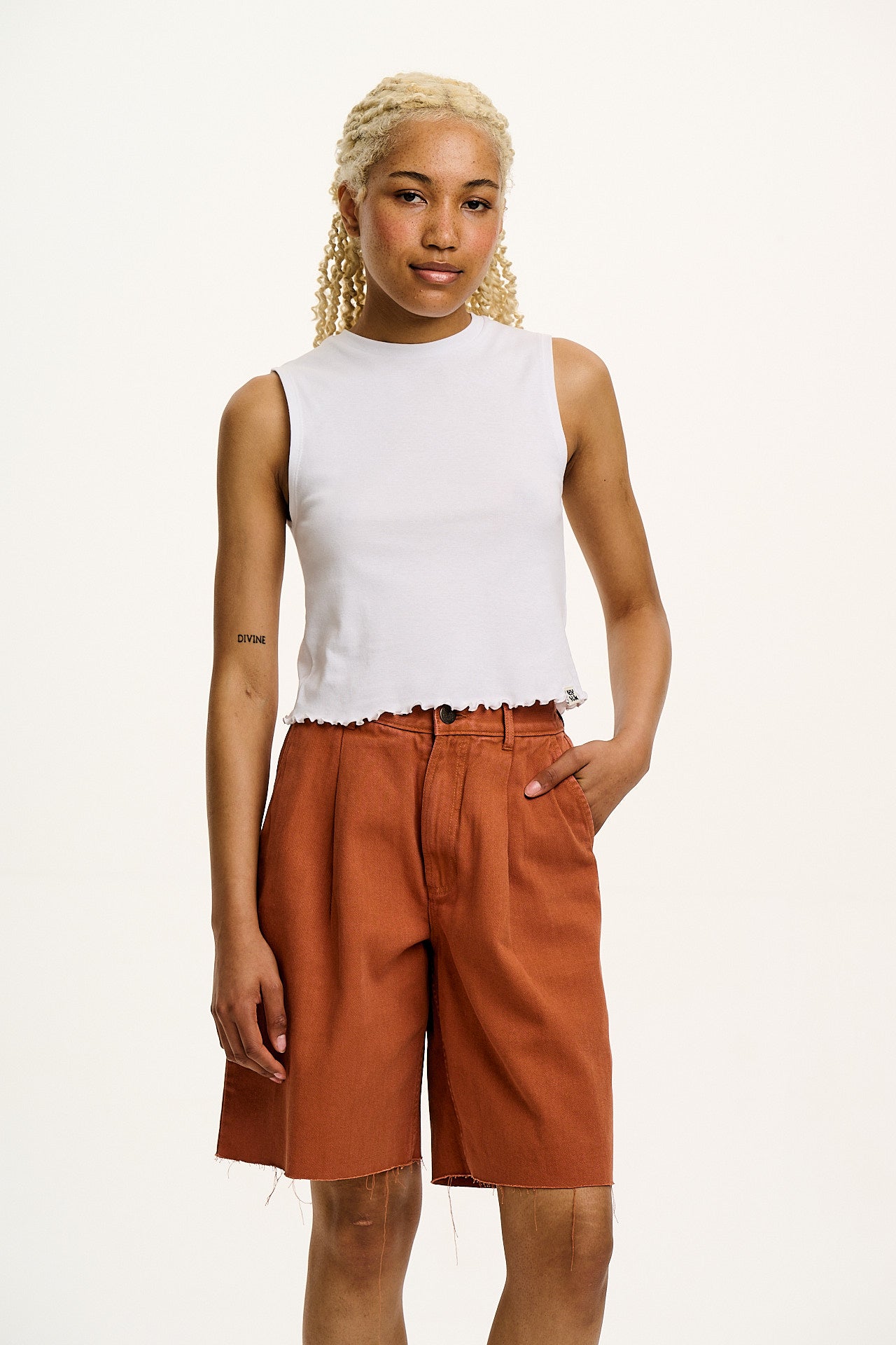 Etta - Sleeveless Cotton Tee in White